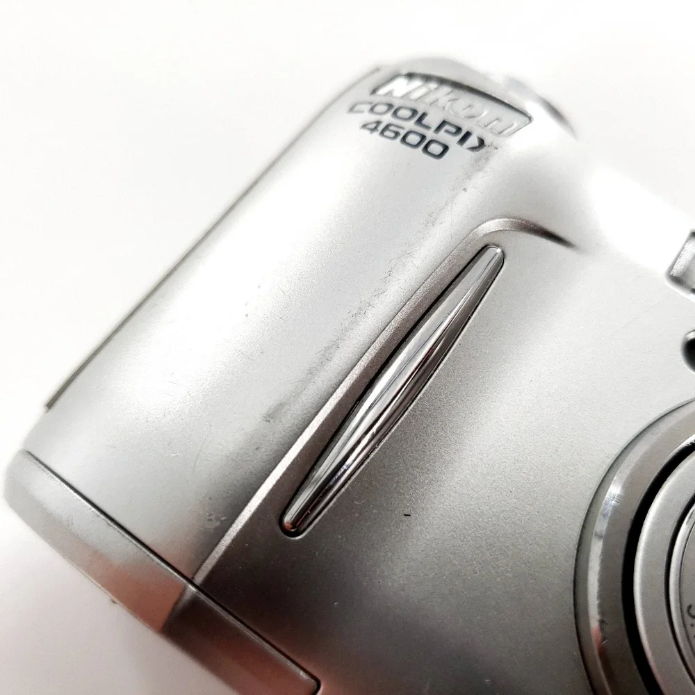 Nikon COOLPIX 4600 4.0MP Digital Camera Silver w/ Memory Card Tested & Works